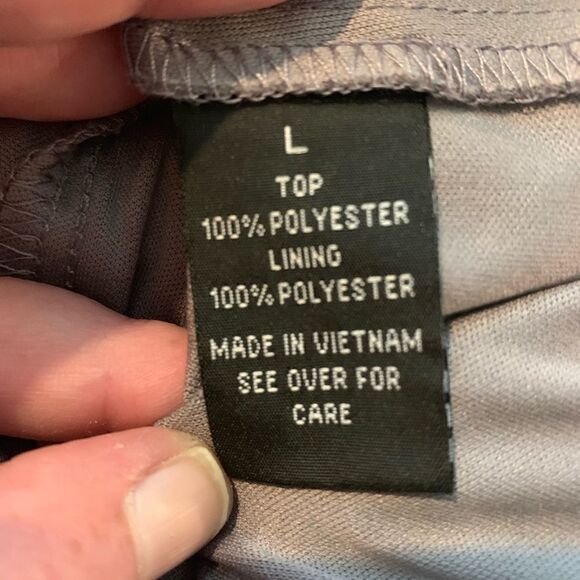 NEW! IZ Byer Gray Embellished Sleeveless Top Sz L - Picture 7 of 8